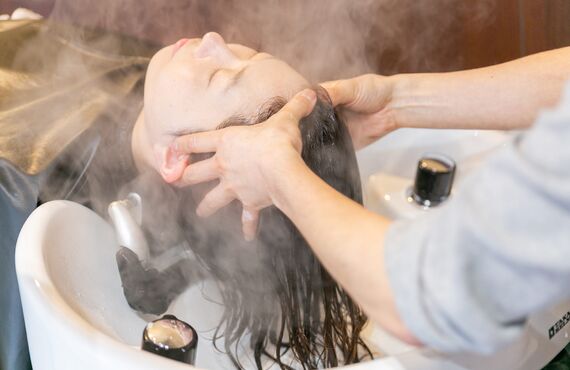 白髪や抜け毛予防に役立つヘッドスパを若林区でご提供 | 仙台の美容室・HAIR&SPA kagura