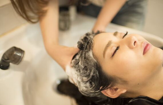 髪質に合わせたシャンプーとヘッドスパで理想のヘアスタイルへ | 仙台の美容室・HAIR&SPA kagura